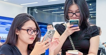 "Khám Phá Những Ưu Đãi Đặc Biệt Khi Mua iPhone Tháng 8 Này"