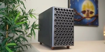 "Khám Phá PC Chơi Game Nhỏ Gọn Như Mac Pro Với Cấu Hình Khủng Dưới 700 USD Từ YouTuber Đam Mê"