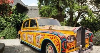"Khám Phá Rolls-Royce Phantom: Biểu Tượng Sang Trọng Trải Qua Thế Kỷ"