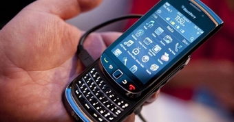 "Khám Phá Sự Trở Lại Của Điện Thoại BlackBerry Passport: Bước Ngoặt Trong Thế Giới Di Động"