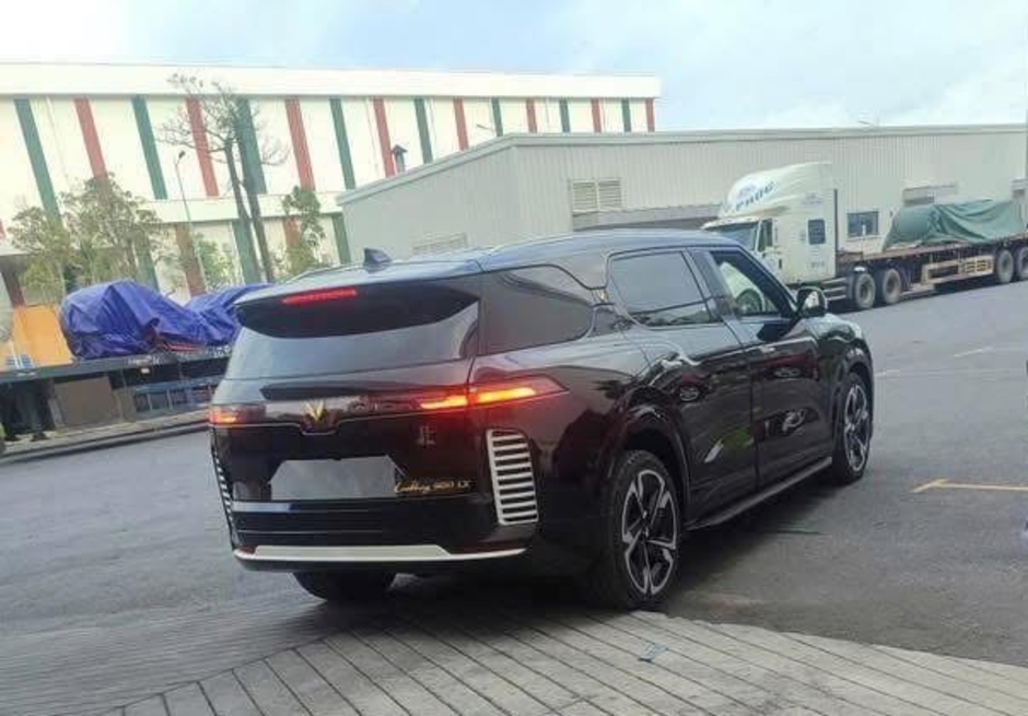 Khám Phá Xe VinFast Mới: Đặc Điểm Nổi Bật, Thiết Kế Giống VF 9 và Khả Năng Chống Đạn - Ra Mắt Tháng 8 Này! Khám Phá Xe VinFast Mới: Đặc Điểm Nổi Bật, Thiết Kế Giống VF 9 và Khả Năng Chống Đạn - Ra Mắt Tháng 8 Này!