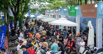 "Khám Phá Xu Hướng ‘Đổi Xăng Lấy Điện’ Tại Hà Nội: Tài Xế Dịch Vụ Chọn Ngay Xe Máy VinFast"