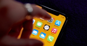 "Khẩn Cấp Thay Đổi Mật Khẩu: Lời Khuyên Dành Cho Người Dùng iPhone, Facebook và Google"