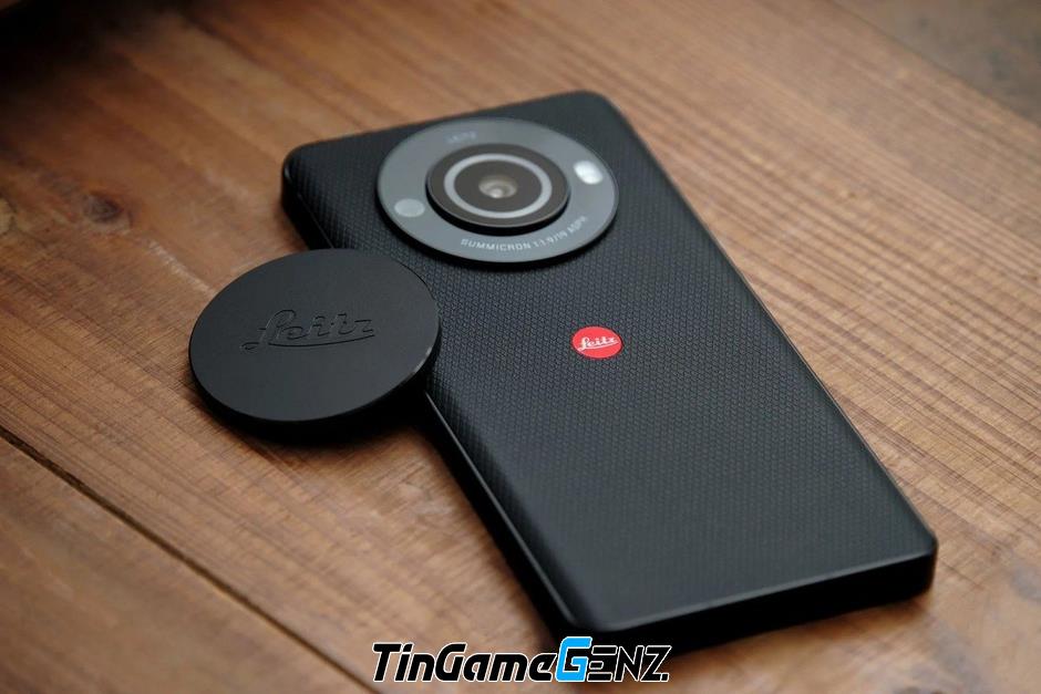 Leica giới thiệu smartphone siêu chụp ảnh với bộ nhớ lớn