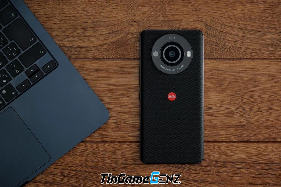 Leica giới thiệu smartphone siêu chụp ảnh với bộ nhớ lớn