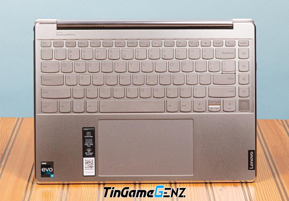 Lenovo Yoga 9i: Laptop đa năng với màn hình OLED 4K và loa chất lượng cao.