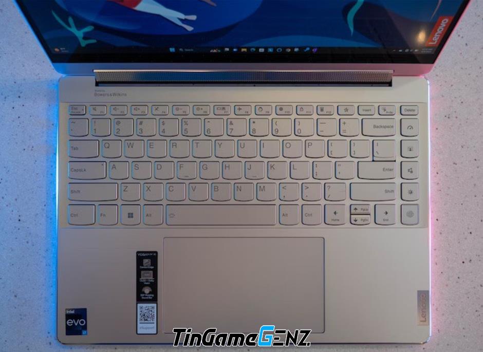 Lenovo Yoga 9i: Laptop đa năng với màn hình OLED 4K và loa chất lượng cao.