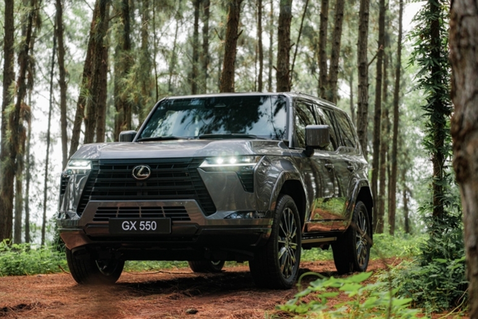 Lexus GX 550 chính thức ra mắt Việt Nam: Giá 6,2 tỷ, máy như Land Cruiser, công nghệ sang chưa từng có