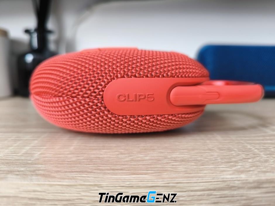 Loa di động JBL Clip 5: Ghép đôi, pin 12 giờ, chống nước IP67