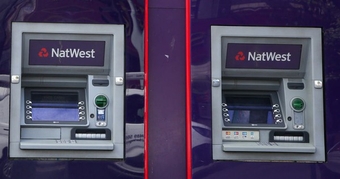 Lỗi máy ATM: Xuất hiện tiền gấp đôi, người dân xếp hàng vụt đi rút