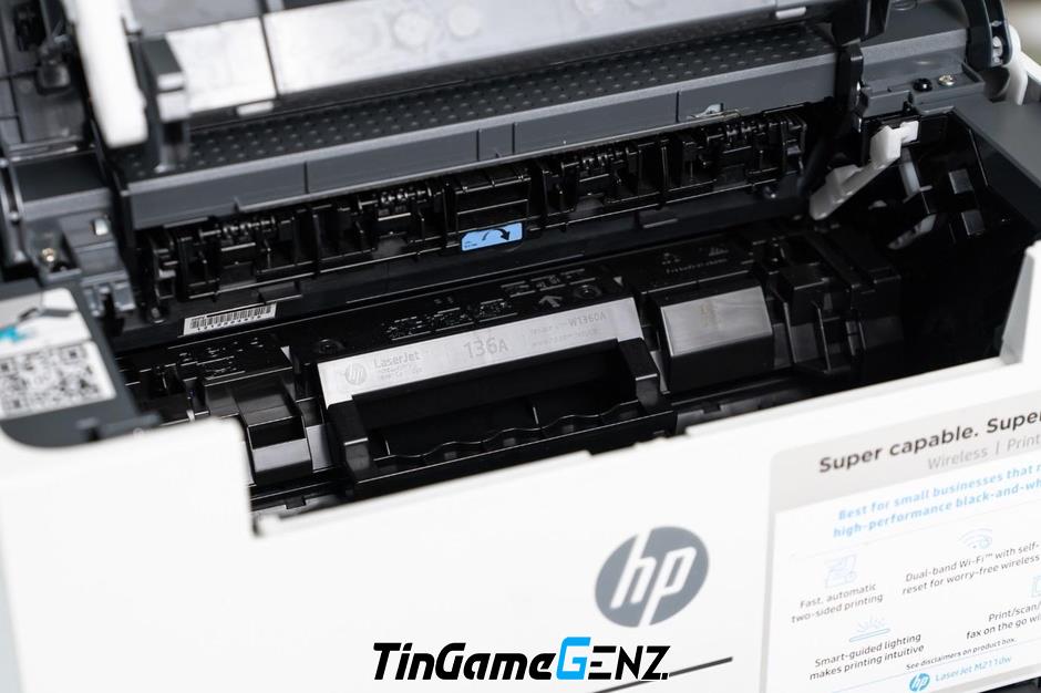 Máy in HP LaserJet M211dw: Siêu nhỏ gọn, in ấn nhanh chóng.