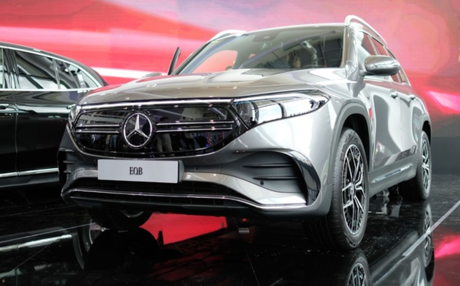 Mercedes-Benz giới thiệu 3 mẫu xe SUV điện tại Việt Nam: Bản cao nhất giá gần 5 tỷ đồng có gì khác biệt?