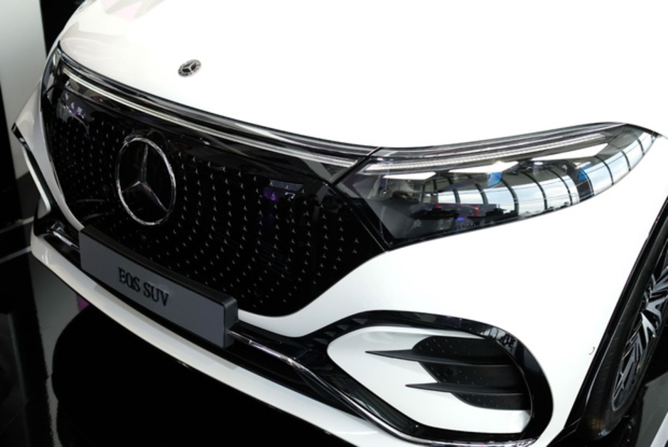 Mercedes-Benz giới thiệu 3 mẫu xe SUV điện tại Việt Nam: Bản cao nhất giá gần 5 tỷ đồng có gì khác biệt?