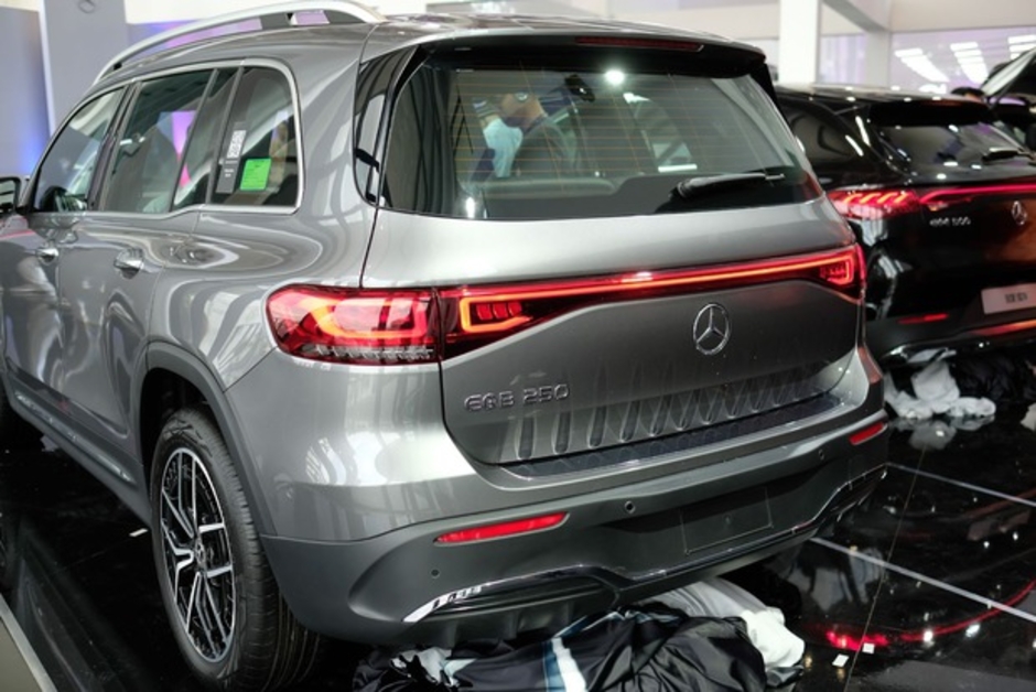 Mercedes-Benz giới thiệu 3 mẫu xe SUV điện tại Việt Nam: Bản cao nhất giá gần 5 tỷ đồng có gì khác biệt?