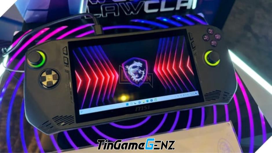 MSI giới thiệu handheld PC đầu tiên với chip Intel tại CES24