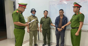 "Người Phụ Nữ Khám Phá Sự Cố Rút 20 Triệu Từ Tài Khoản Vietcombank: Điều Tra Nguyên Nhân Từ Thẻ ATM và Tờ Giấy Bí Ẩn"