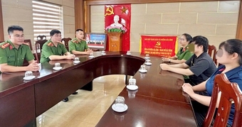 "Người Phụ Nữ Trình Báo Công An Sau Khi Nhận Yêu Cầu Chuyển Khoản 200 Triệu Đồng Từ Số Điện Thoại Lạ" "Người Phụ Nữ Trình Báo Công An Sau Khi Nhận Yêu Cầu Chuyển Khoản 200 Triệu Đồng Từ Số Điện Thoại Lạ"