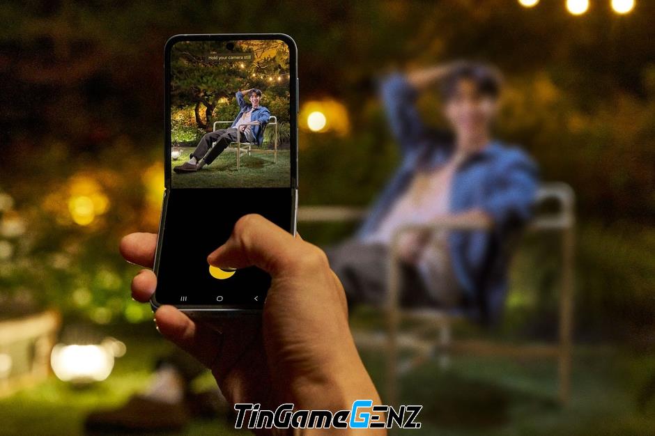 Nhật Ký Đêm Của Gen Z: Thư Giãn Với Galaxy Z Flip6