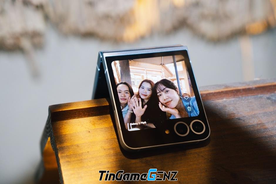 Nhật Ký Đêm Của Gen Z: Thư Giãn Với Galaxy Z Flip6