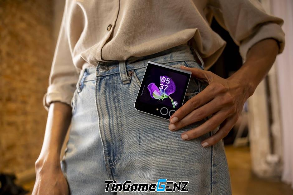 Nhật Ký Đêm Của Gen Z: Thư Giãn Với Galaxy Z Flip6