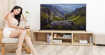 "Nhìn Lại Sự Biến Đổi: Tại Sao Giá TV Giảm Mạnh Từ Hàng Xa Xỉ Thành Hàng Thường?"