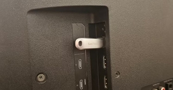 "Những Mối Nguy Hiểm Tiềm Tàng Khi Kết Nối Thiết Bị Qua Cổng USB Trên Smart TV"