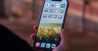 "Những Nguy Cơ Khi Để iPhone Dưới Ánh Nắng Mặt Trời Trong Thời Gian Dài"