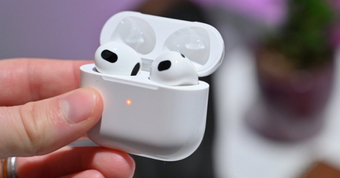 Nuốt tai nghe AirPods vì nhầm thành Vitamin: Câu chuyện bi hài