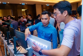 "Philips Ra Mắt Bộ Sưu Tập Màn Hình LCD Đột Phá Tại Việt Nam - Khám Phá Công Nghệ Hàng Đầu"