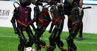 "Robot Hình Người Trung Quốc Lần Đầu Thi Đấu Bóng Đá: Cuộc Cách Mạng Trong Thể Thao Thế Giới"