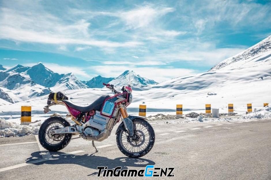 Royal Enfield ra mắt chiếc xe máy điện đầu tiên: Cận cảnh sản phẩm