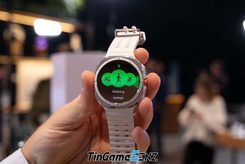 Samsung Galaxy Watch Ultra: Thiết kế đẹp, hiệu năng bền bỉ, giá 16,5 triệu