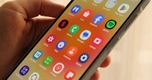 "Samsung và Apple đối mặt khủng hoảng khi bị phát hiện cài sẵn gần 200 ứng dụng trên thiết bị"