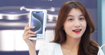 "Sánh Vai iPhone 15 và Xiaomi 14: Flagship Nhỏ Gọn Nào Xứng Đáng Lựa Chọn Hơn?"