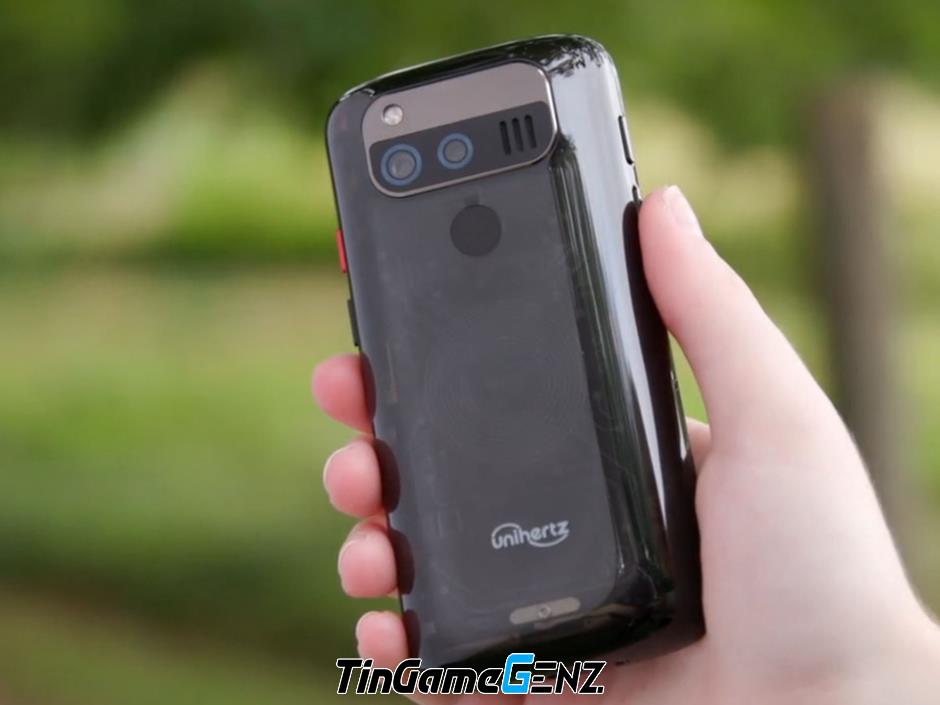 Smartphone 5G nhỏ nhất thế giới: RAM 12GB, camera 100MP, giá 5 triệu