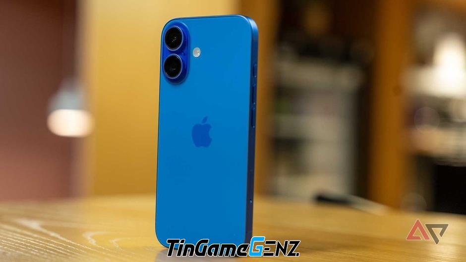 So sánh Galaxy Z Flip 7 và iPhone 16: Lựa chọn flagship hoàn hảo cho năm 2025!