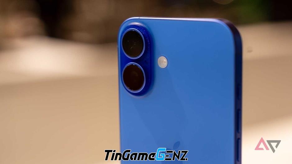 So sánh Galaxy Z Flip 7 và iPhone 16: Lựa chọn flagship hoàn hảo cho năm 2025!