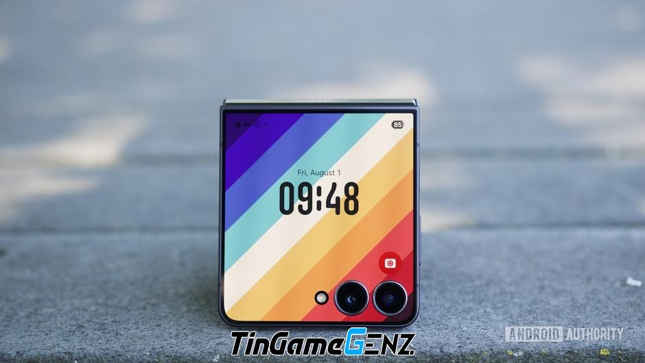 So sánh Galaxy Z Flip 7 và iPhone 16: Lựa chọn flagship hoàn hảo cho năm 2025!