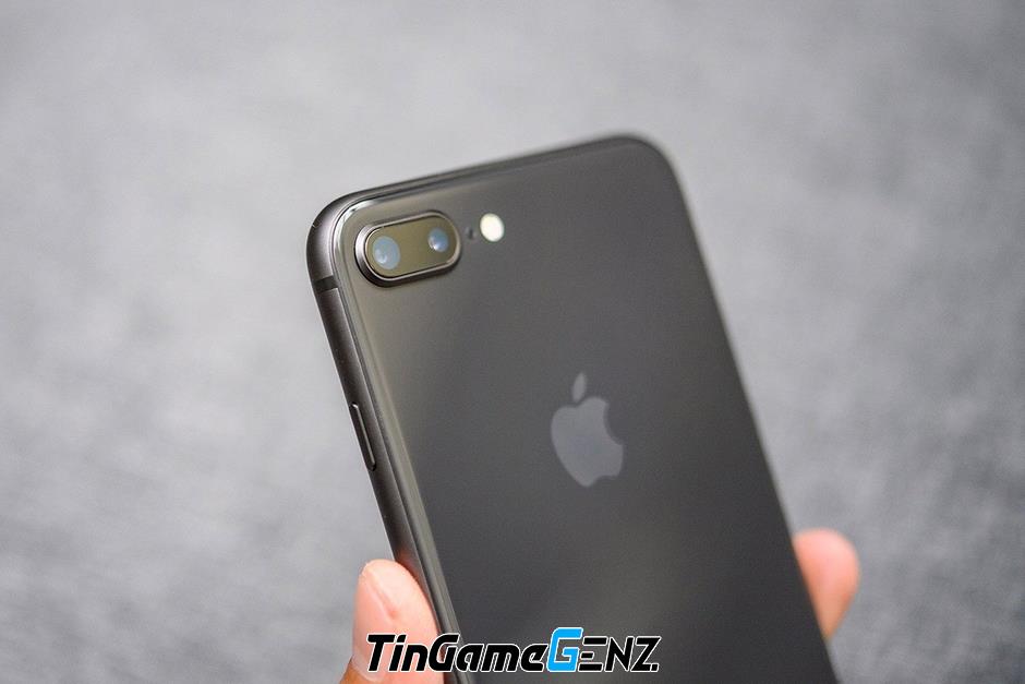 So sánh iPhone 11 và iPhone 8 Plus: Chọn mua điện thoại nào dưới 6 triệu đồng?