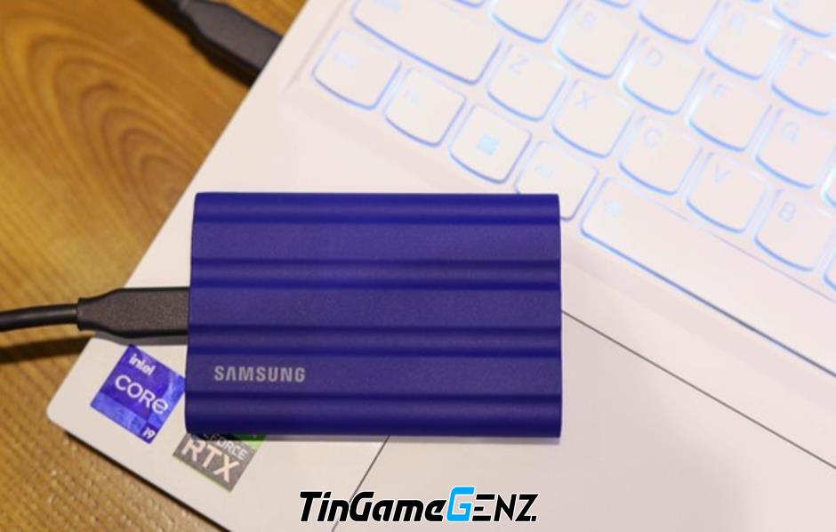 SSD Samsung T7 Shield - Dẫn game mọi nơi, bền bỉ ngay cả khi rơi