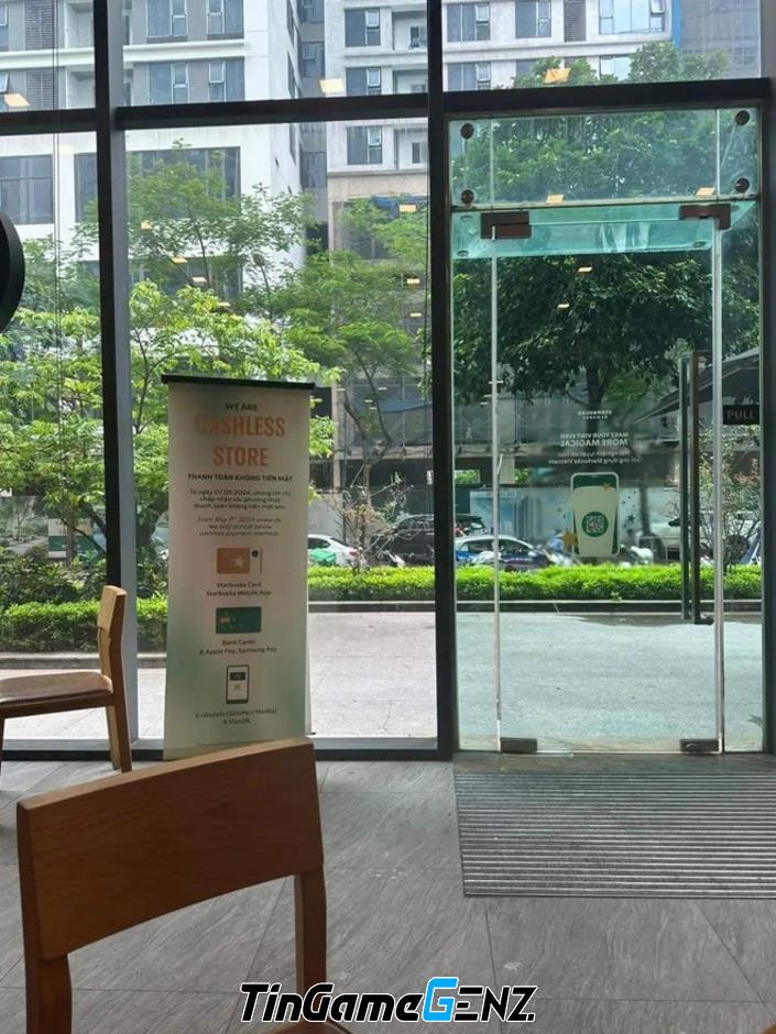 Starbucks Hà Nội bị khách 