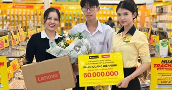 "Thế Giới Di Động Trao Học Bổng 50 Triệu và Laptop AI cho Thủ Khoa Xuất Sắc"