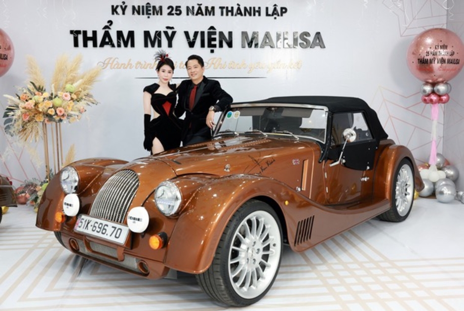 Thị trường ô tô xa xỉ nổi lên giữa năm khó khăn: Minh Nhựa mua xe McLaren trị giá trăm tỷ, Hoàng Kim Khánh sắm một loạt xe ngay tức khắc.