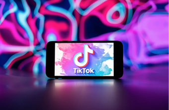 TikTok thử chế độ xoay toàn màn hình, cạnh tranh với YouTube