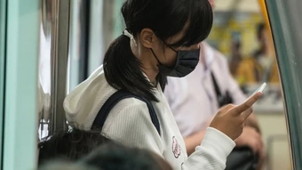 "Toyoake, Nhật Bản: Đề Xuất Giới Hạn Sử Dụng Smartphone Chỉ 2 Giờ Mỗi Ngày Để Nâng Cao Chất Lượng Giấc Ngủ"