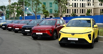 "Trải Nghiệm Cầm Lái VinFast Limo Green 749 Triệu: Hiệu Suất Ấn Tượng, Mượt Mà Như Xe Hạng Sang"