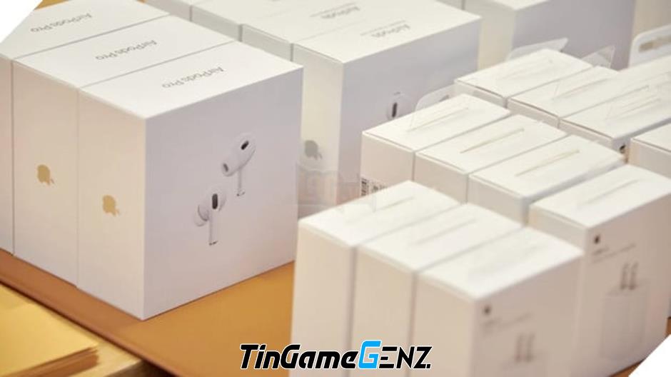 Triệt phá thành công đường dây Airpods giả trị giá 23,5 triệu USD tại Trung Quốc