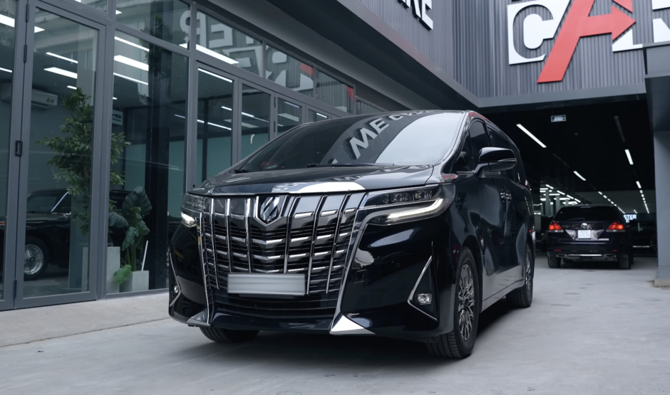 Tuấn Hưng Tân Trang Toyota Alphard: Thay Đổi Nội Thất Đáng Kinh Ngạc Với Ghế Xoay 360 Độ & Dàn Âm Thanh Đỉnh Cao!