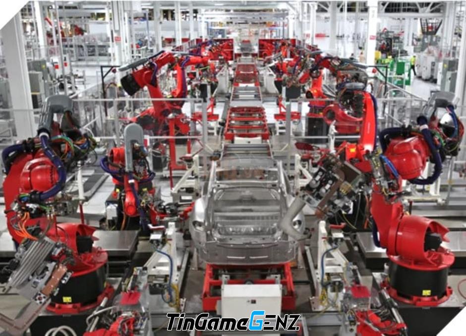 Vấn đề an toàn khi công nhân làm việc với robot Tesla