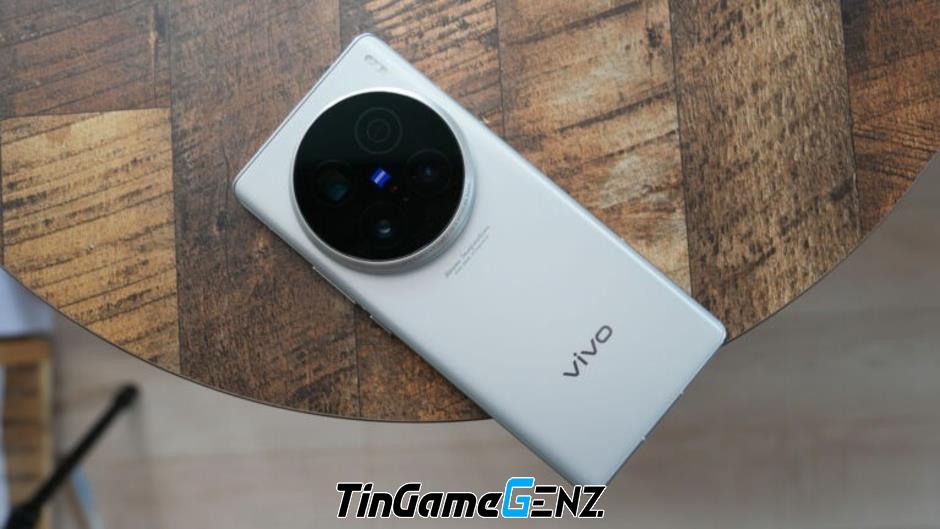 Vivo X200 Ultra và X200 Pro trang bị camera tele tiềm vọng 200 MP.